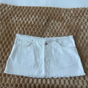 Pull&Bear Frayed Hem White Mini Skirt